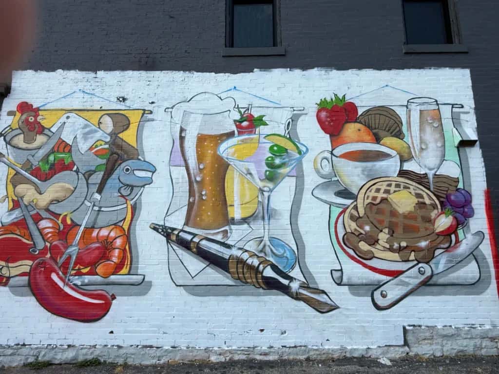 Vails_kitchen-brunch-cocktails-mural-exterior