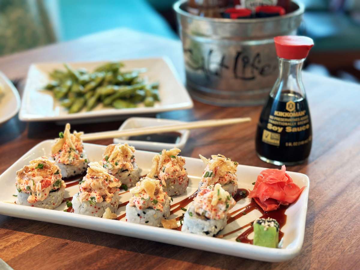 Sushi, edamame, soy sauce