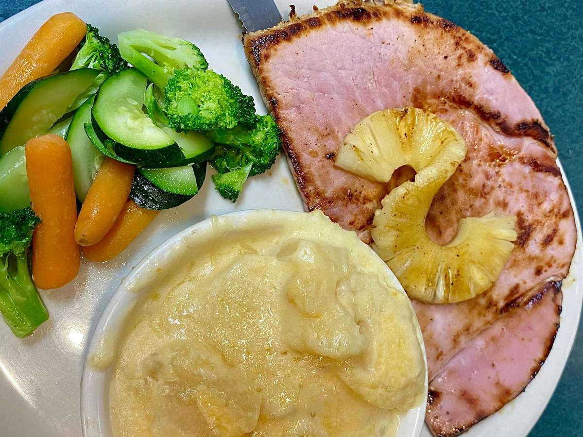 ham and veggies with mashed potatoes