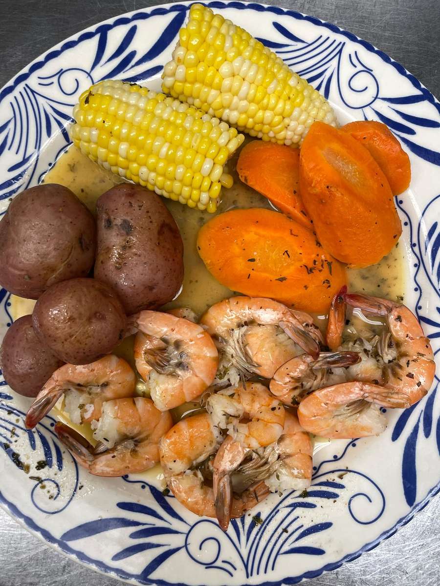Shrimp boil with fixins