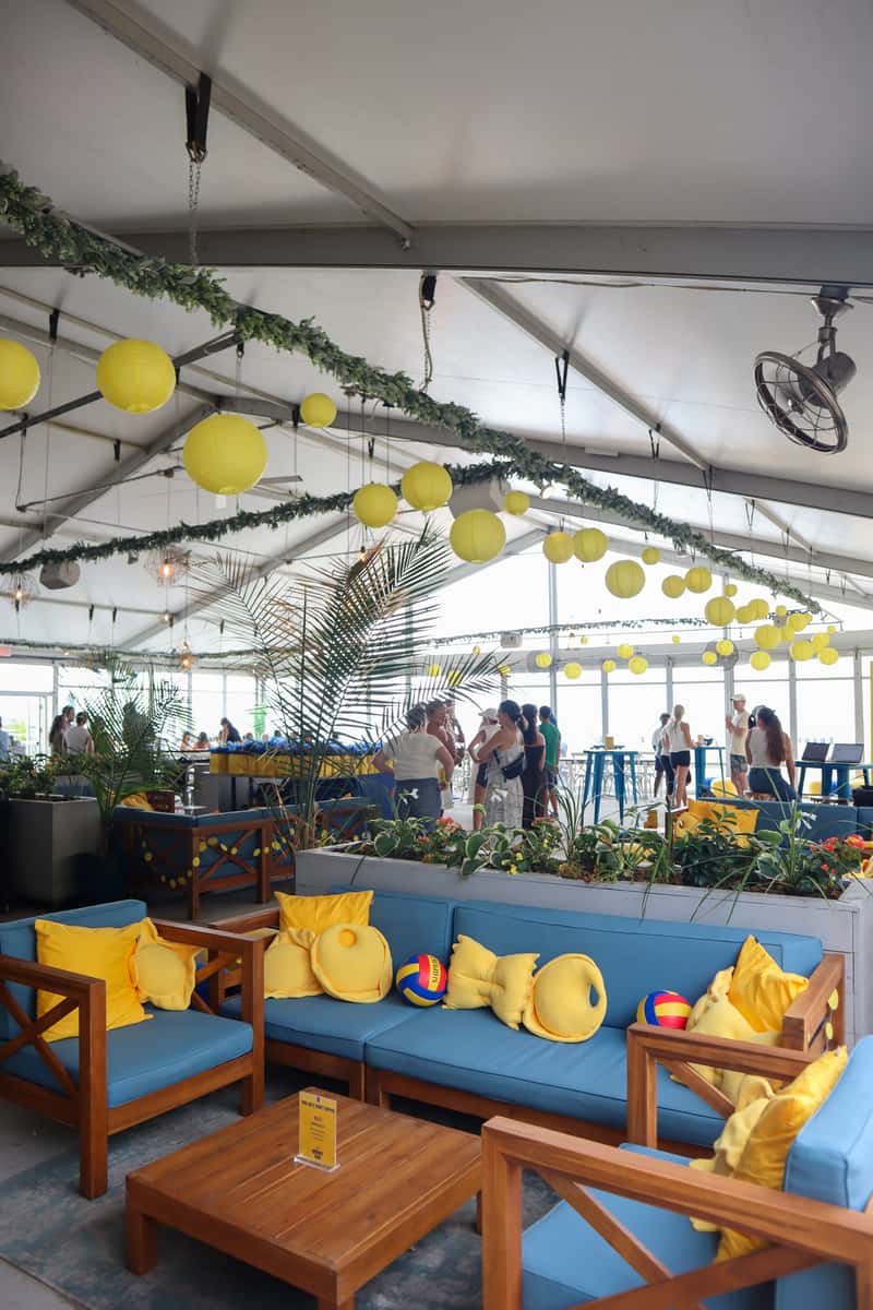 A premier Chicago waterfront event venue located on North Avenue Beach.