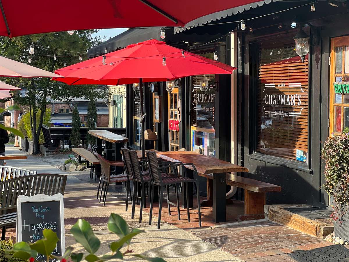 Chapman's Food & Spirits Patio