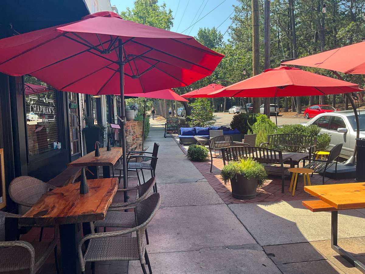 Chapman's Food and Spirits sidewalk view