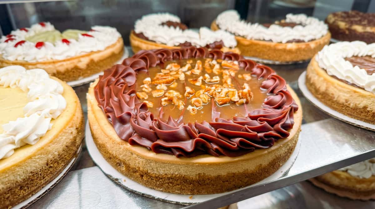 caramel pecan cheesecake