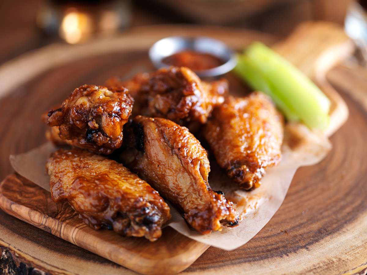 Chicken wings with celery