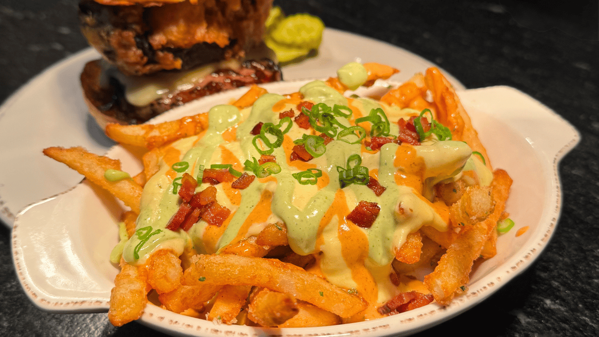 Green chile fries
