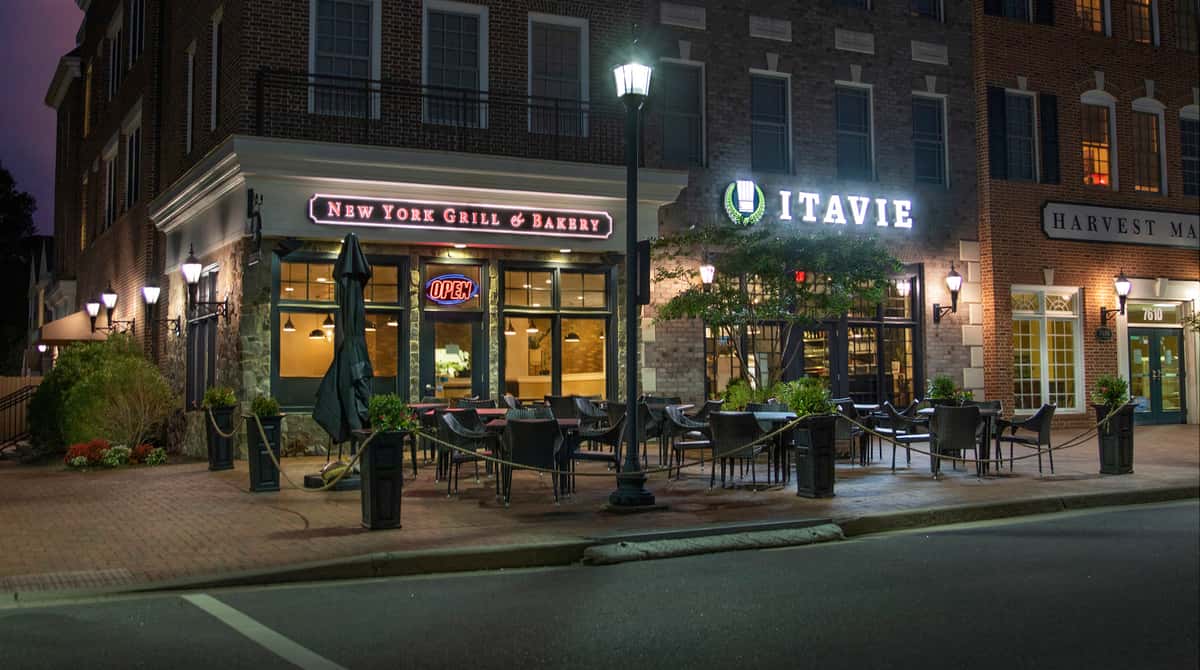 Itavie New York Grill & Bakery