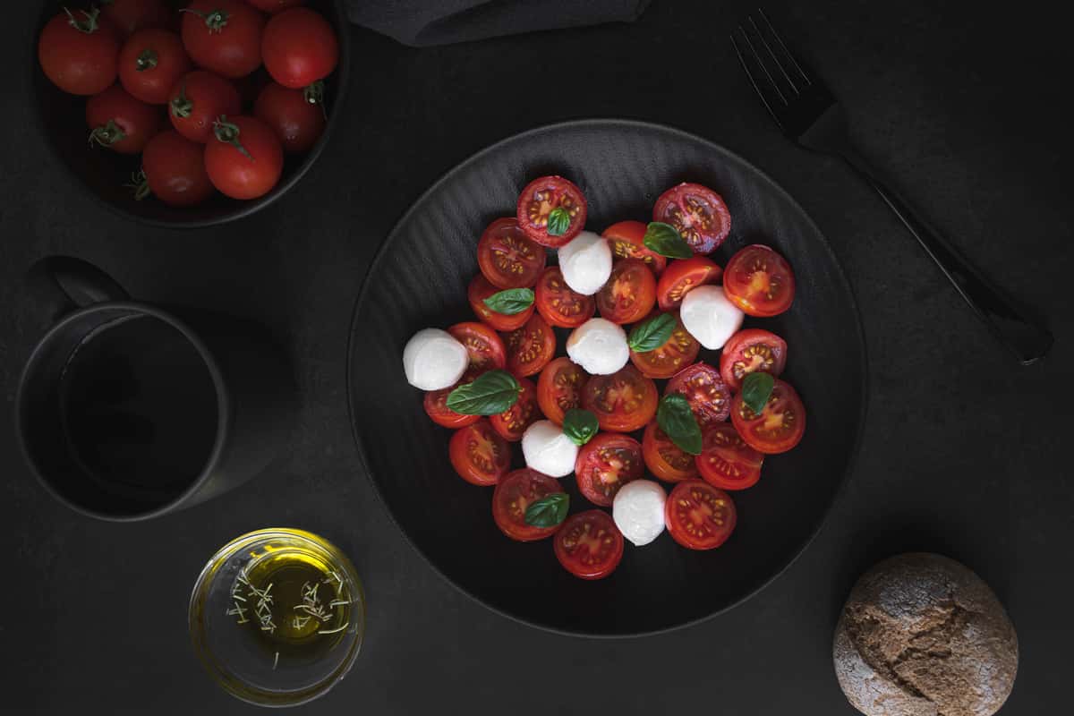 Cherry tomato salad with mozzarella