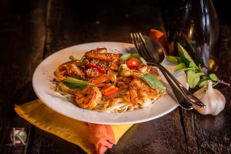 Linguini tossed with grilled shrimp, tomatoes, spinach, garlic and oil.