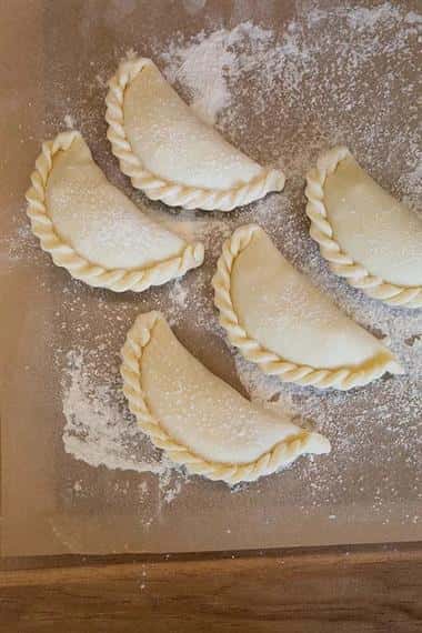 5 empanadas in flower