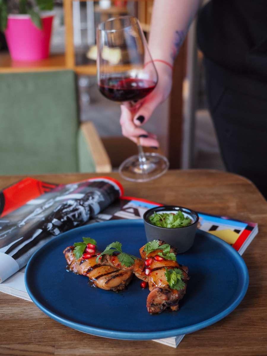 Best Drinks to Pair with Butter Chicken 🍛