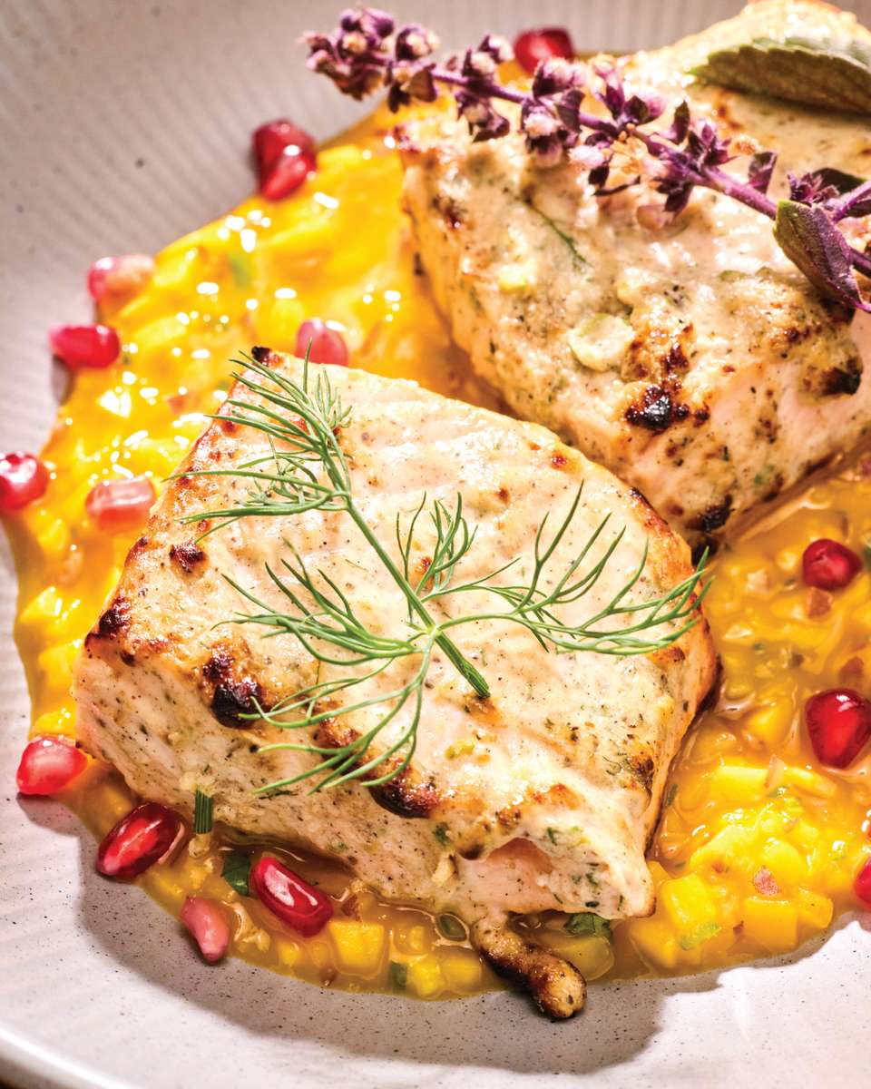 restaurants open on Easter near me Emeryville Bay Street dining