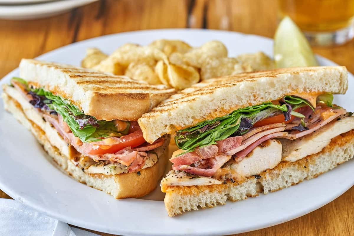 sandwich and chips