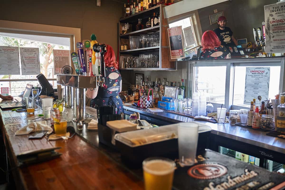 bar