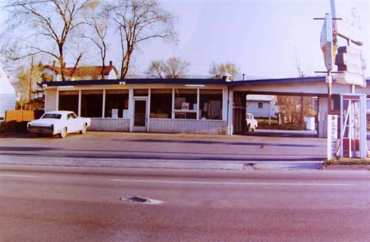 Melting Pot Pizza Store Front 1975
