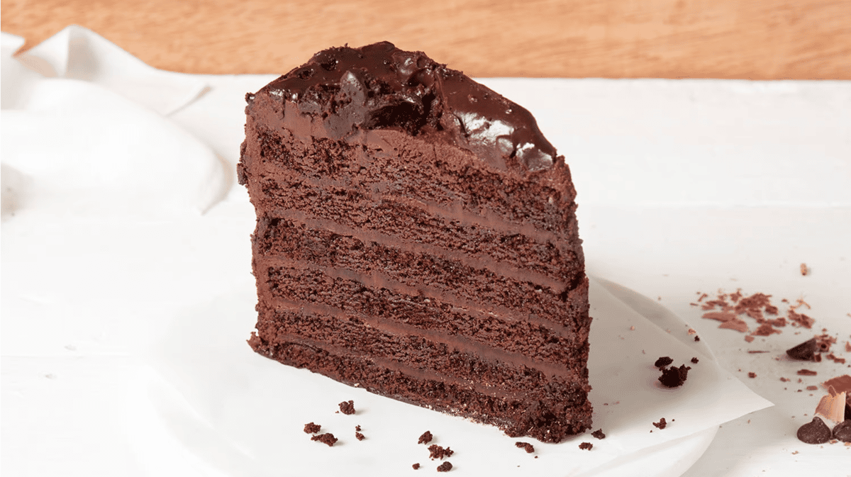 Free Vector | Big chocolate birthday cake