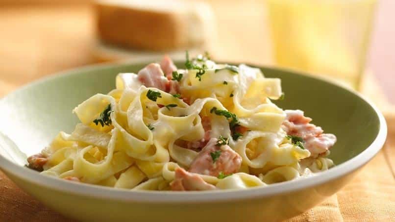 salmone fettucine