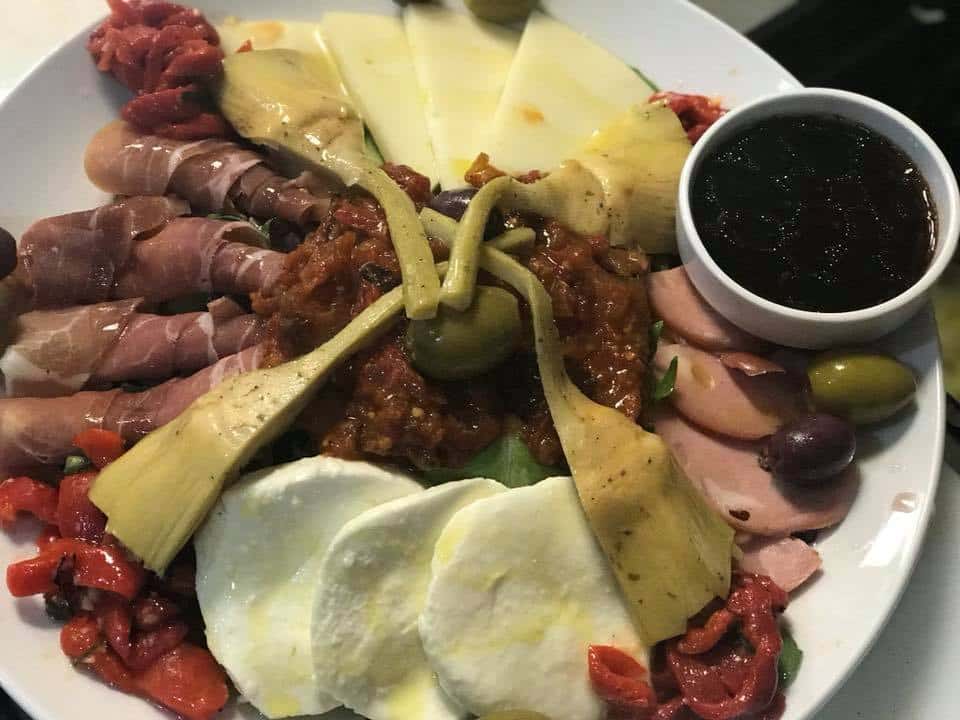 Amari's Pizzeria & Restaurant Restaurant in Hamilton, NJ