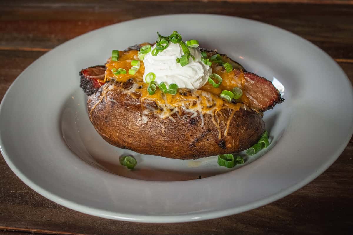 Baked potato with sour cream