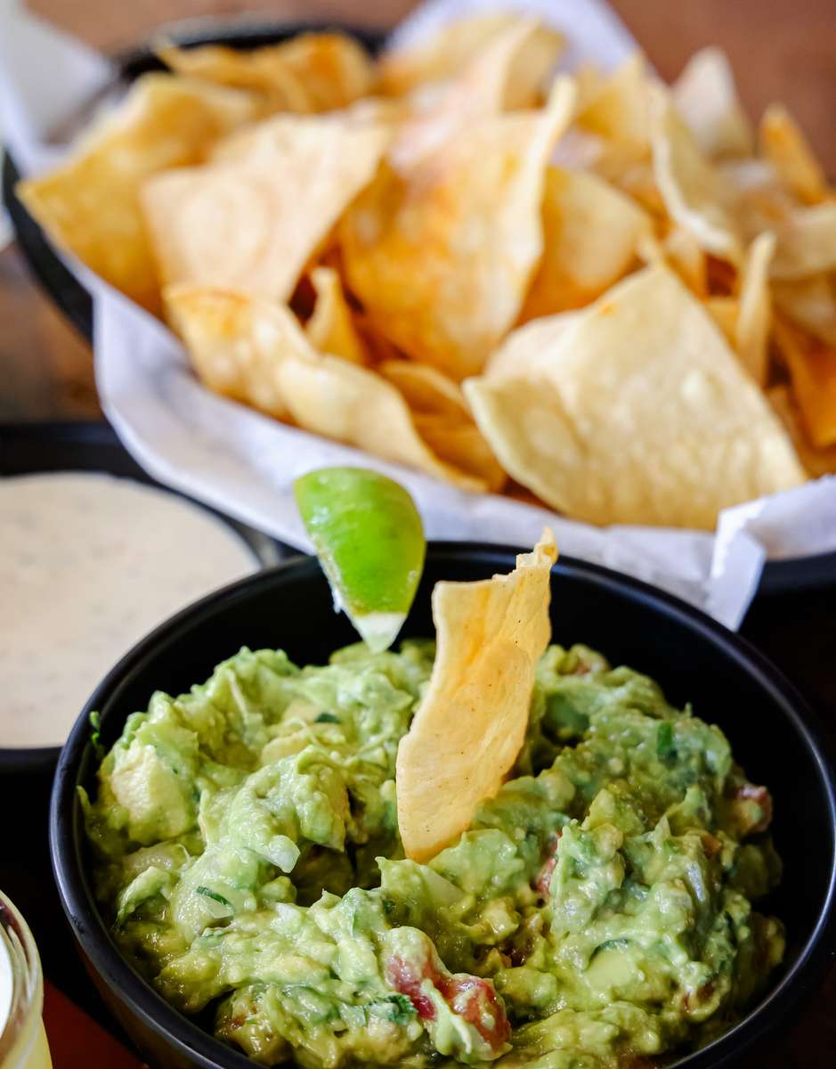 nachos guacamole