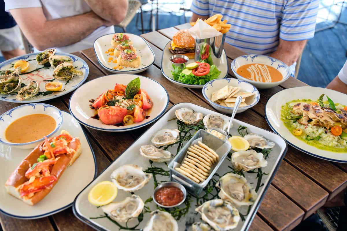 Fresh oysters, iconic lobster rolls, and coastal favorites served daily at The Big Ketch, Buckhead's neighborhood seafood restaurant.