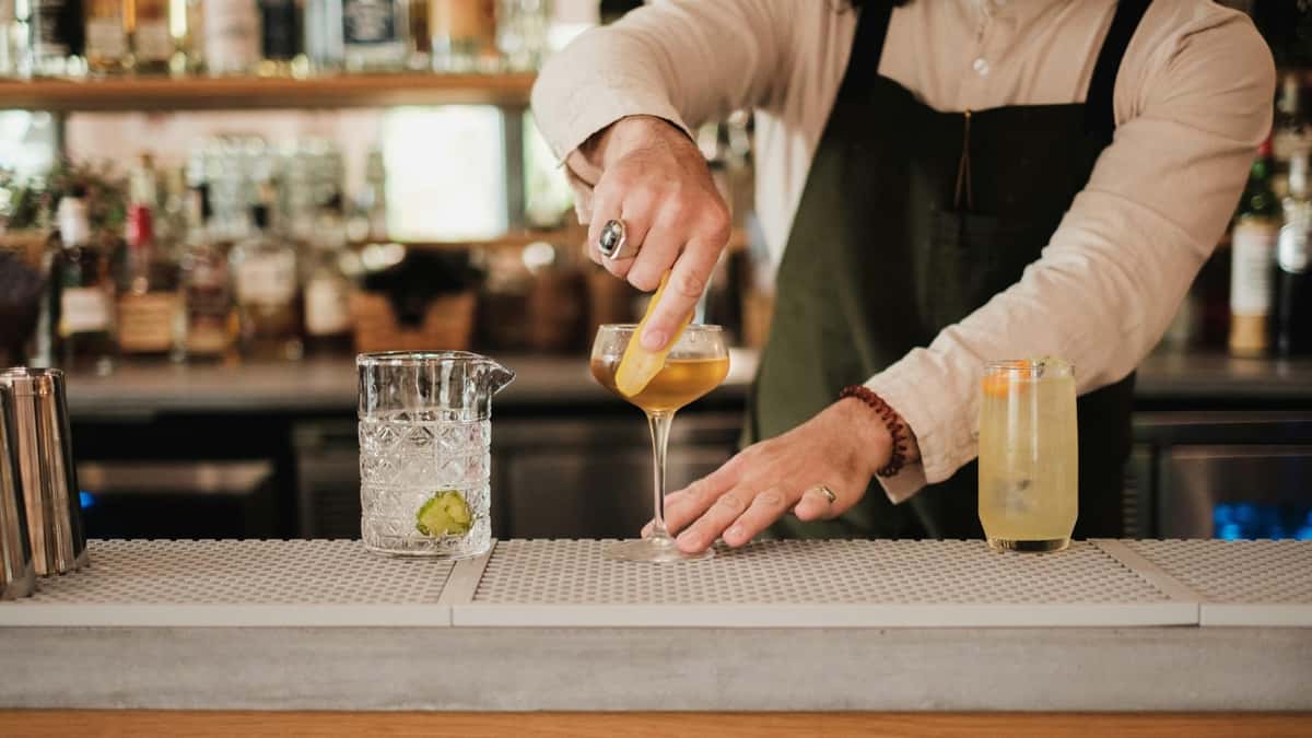 bar