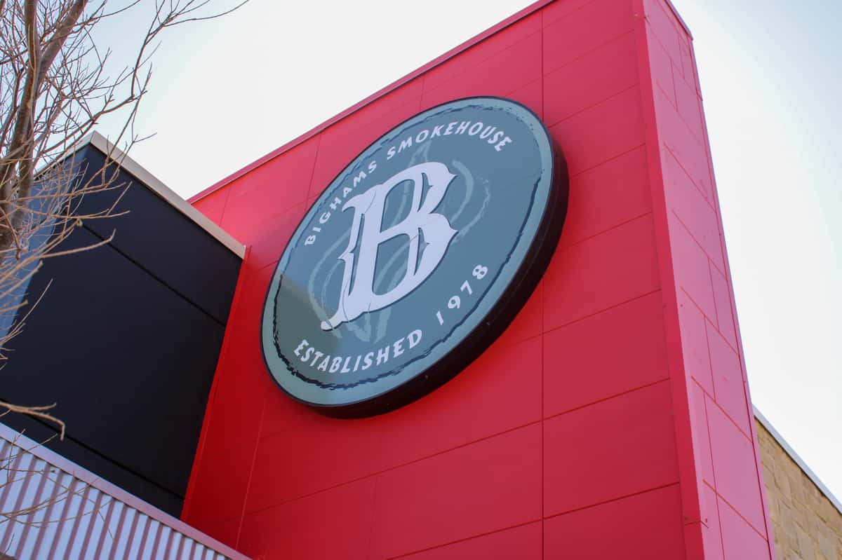 Logo Outside