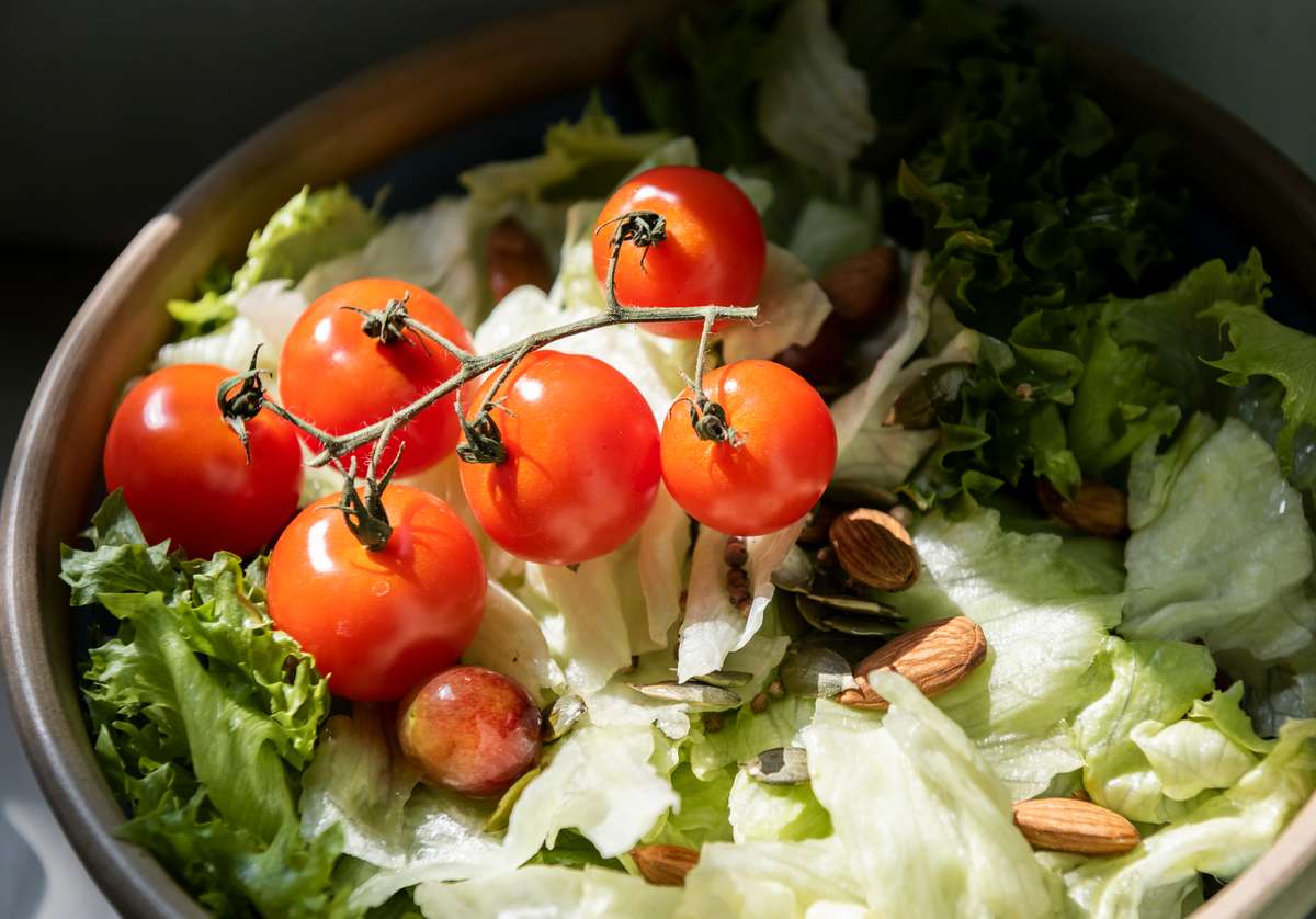 salad with tomato