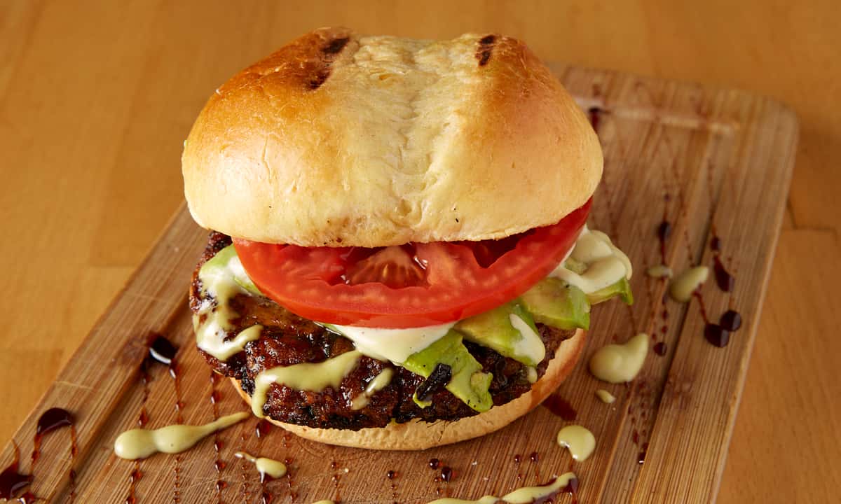 Burger with Lettuce and tomato