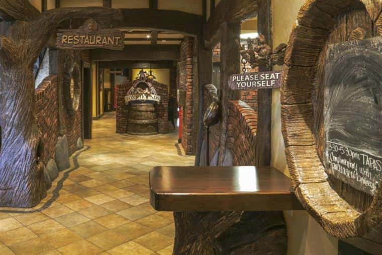 entrance to fox & hounds pub & restaurant
