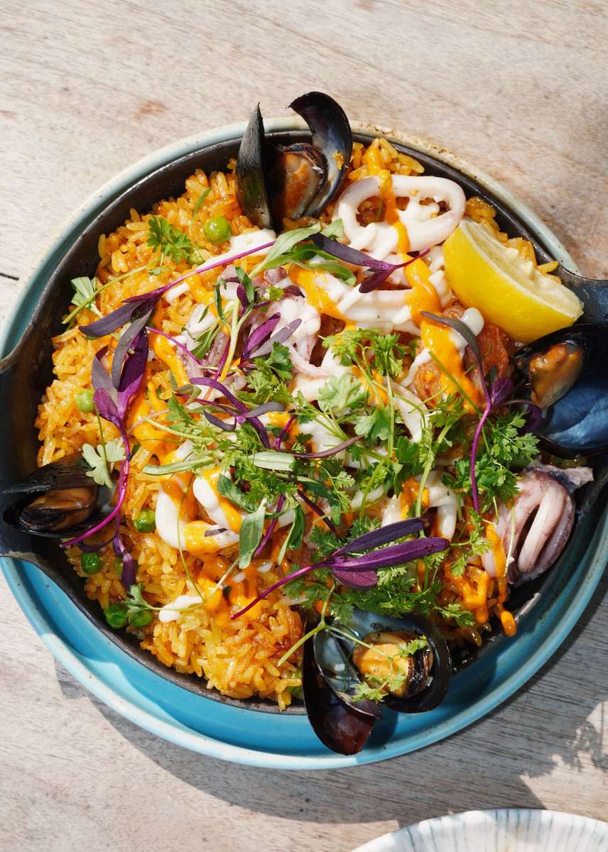 seafoos paella