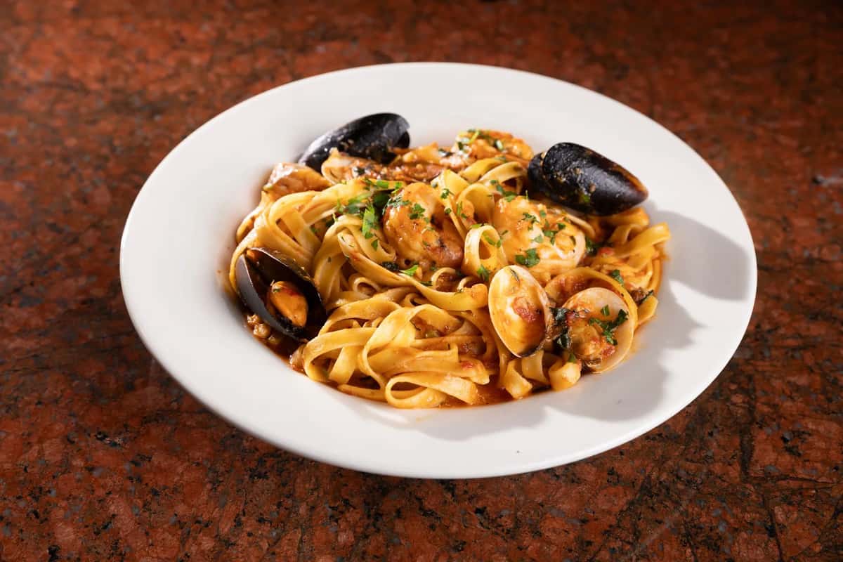 pasta & clams