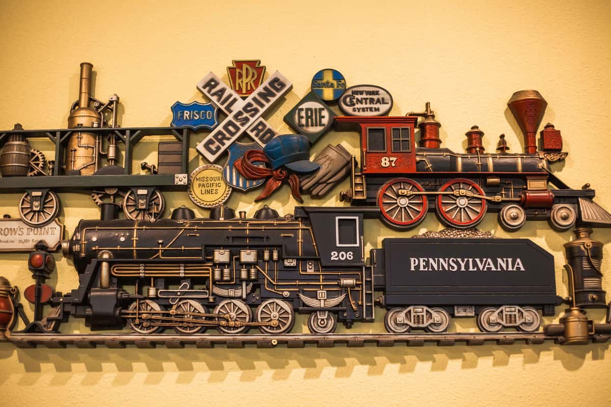 train decor