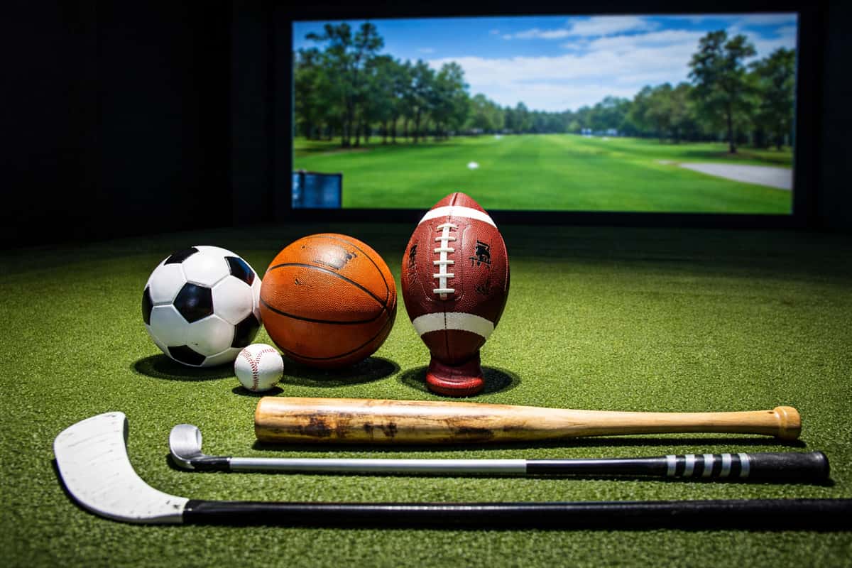 Peachtree Sporting Club downtown atlanta Indoor golf lounge with drinks and food.jpg