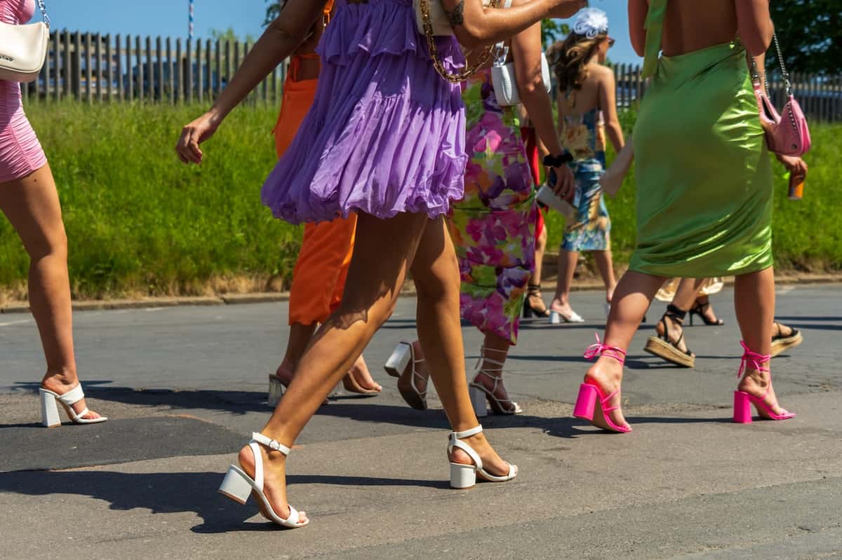 ladies in sundresses headed to the horse race