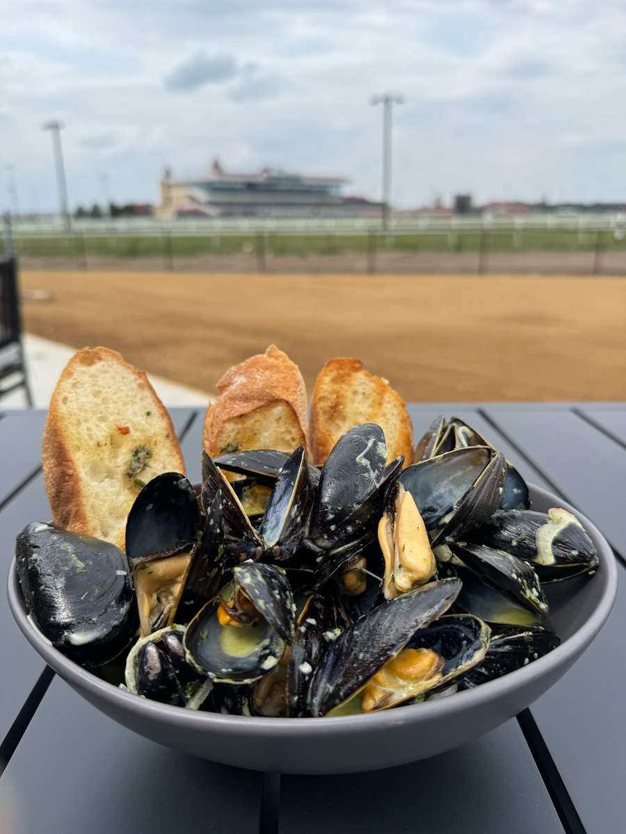 clam bucket