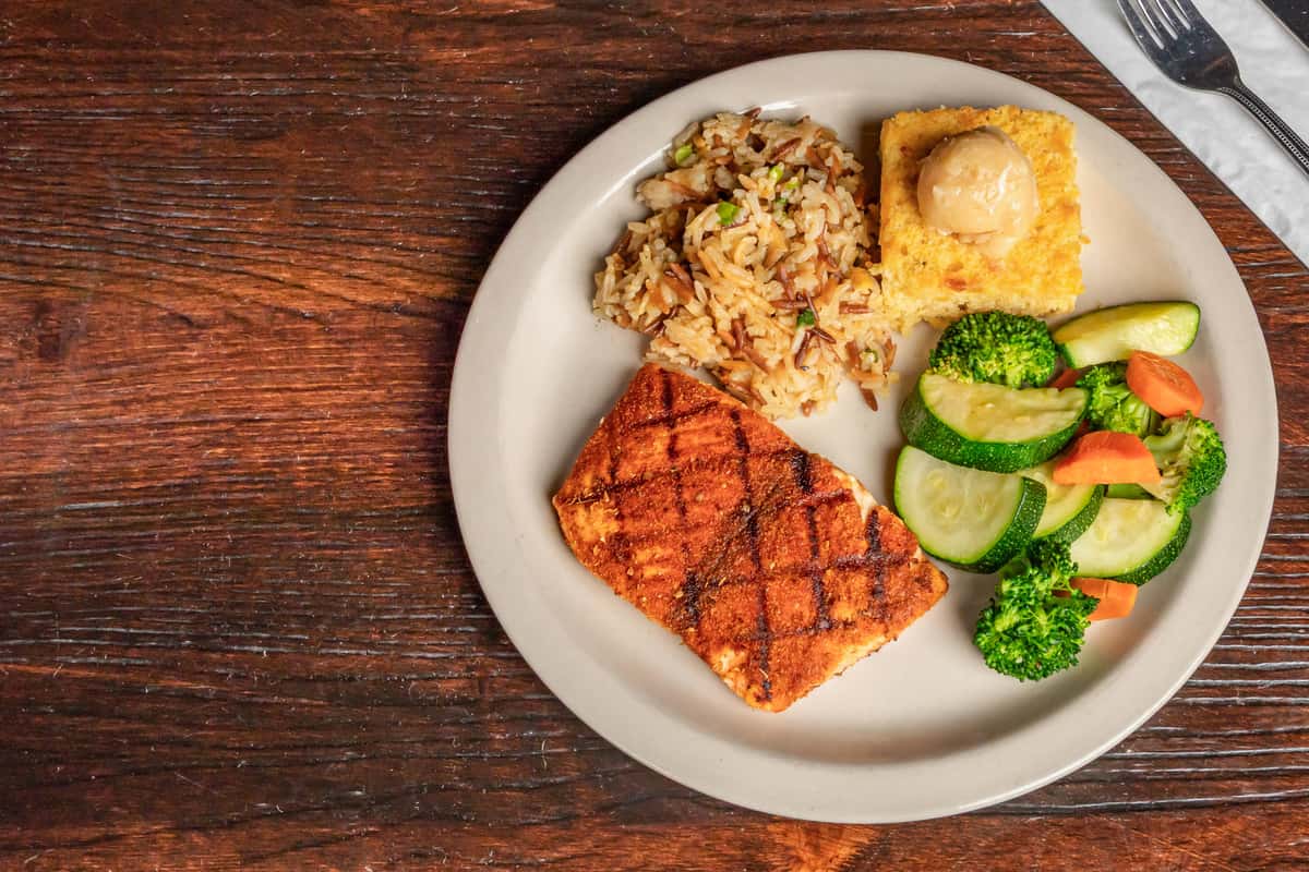 Salmon with vegetables