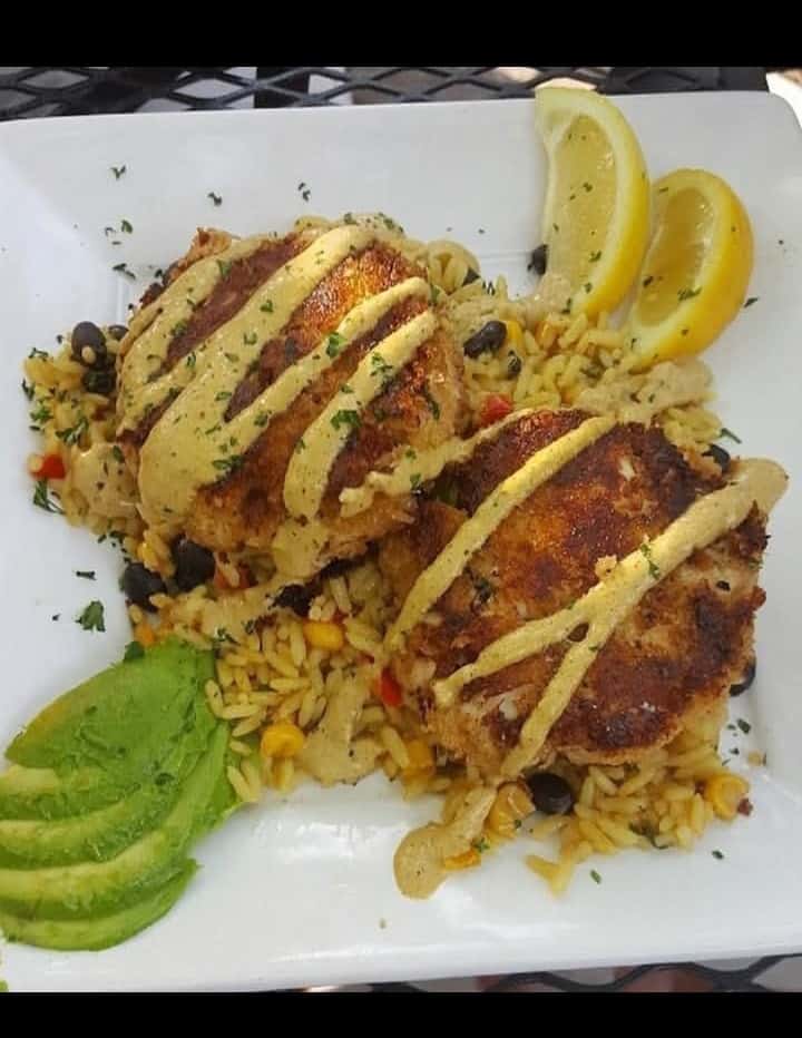 meat with sauce and avocado with lime