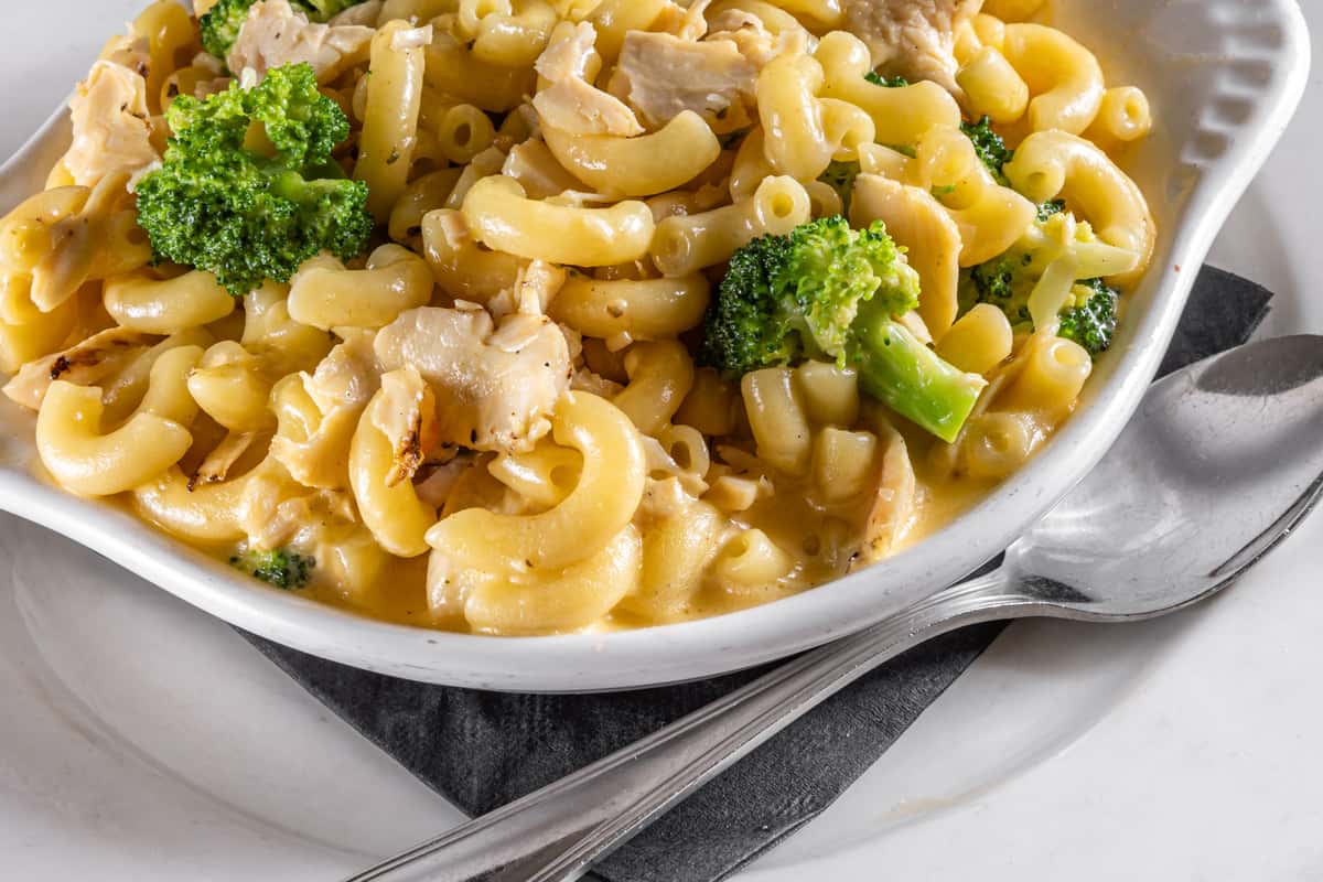 KidsMacWithChickenAnd Brocolli