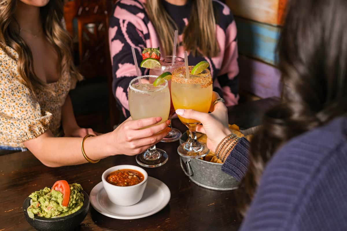 happy hour lakeview
