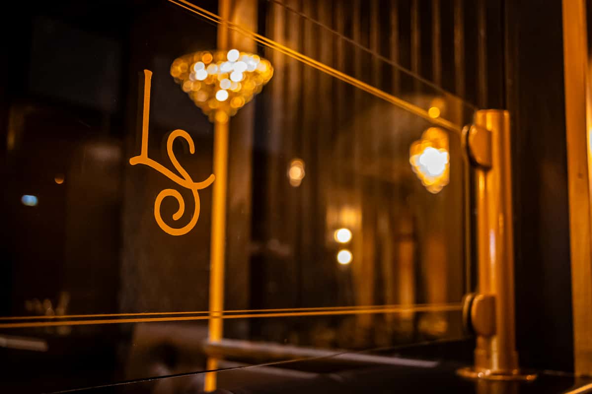 Liam's Steakhouse Dining room logo