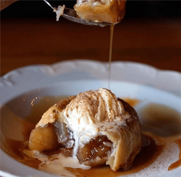 Apple pie tart with vanilla ice cream