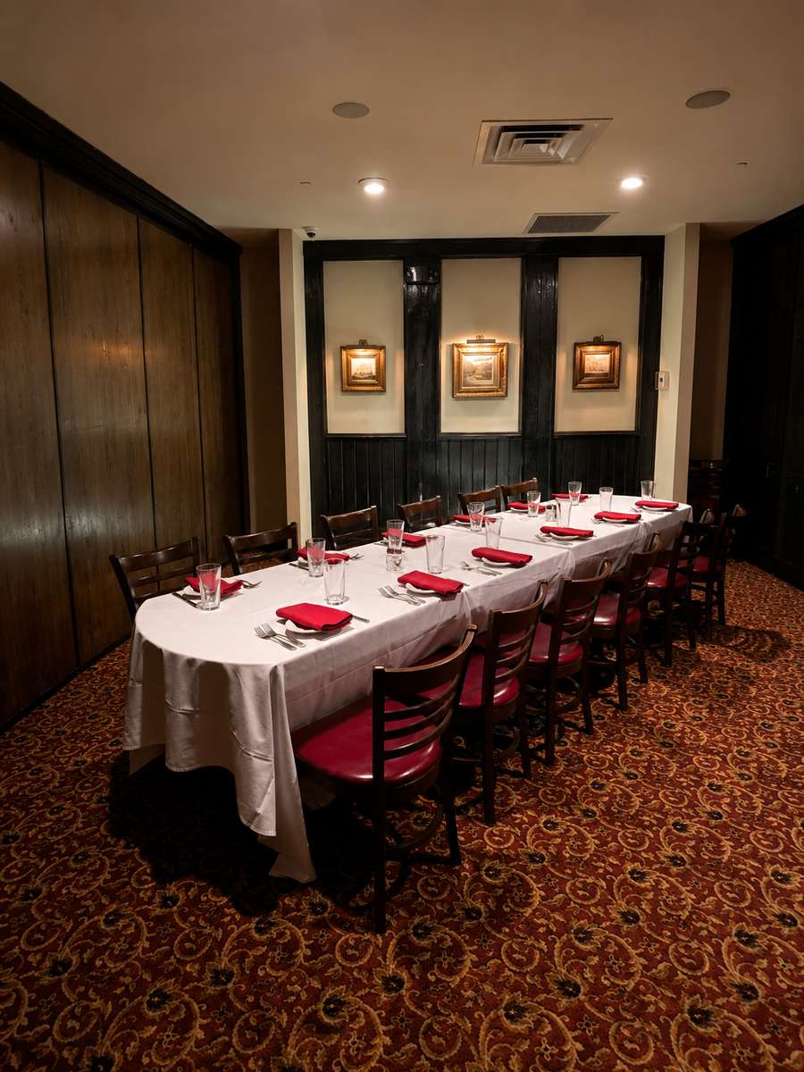 Houston Thomas 2 (Private Room): CAPACITY 24 Seated Multi-Configurable MINIMUM Contact for Pricing