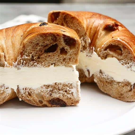bagel with cream cheese