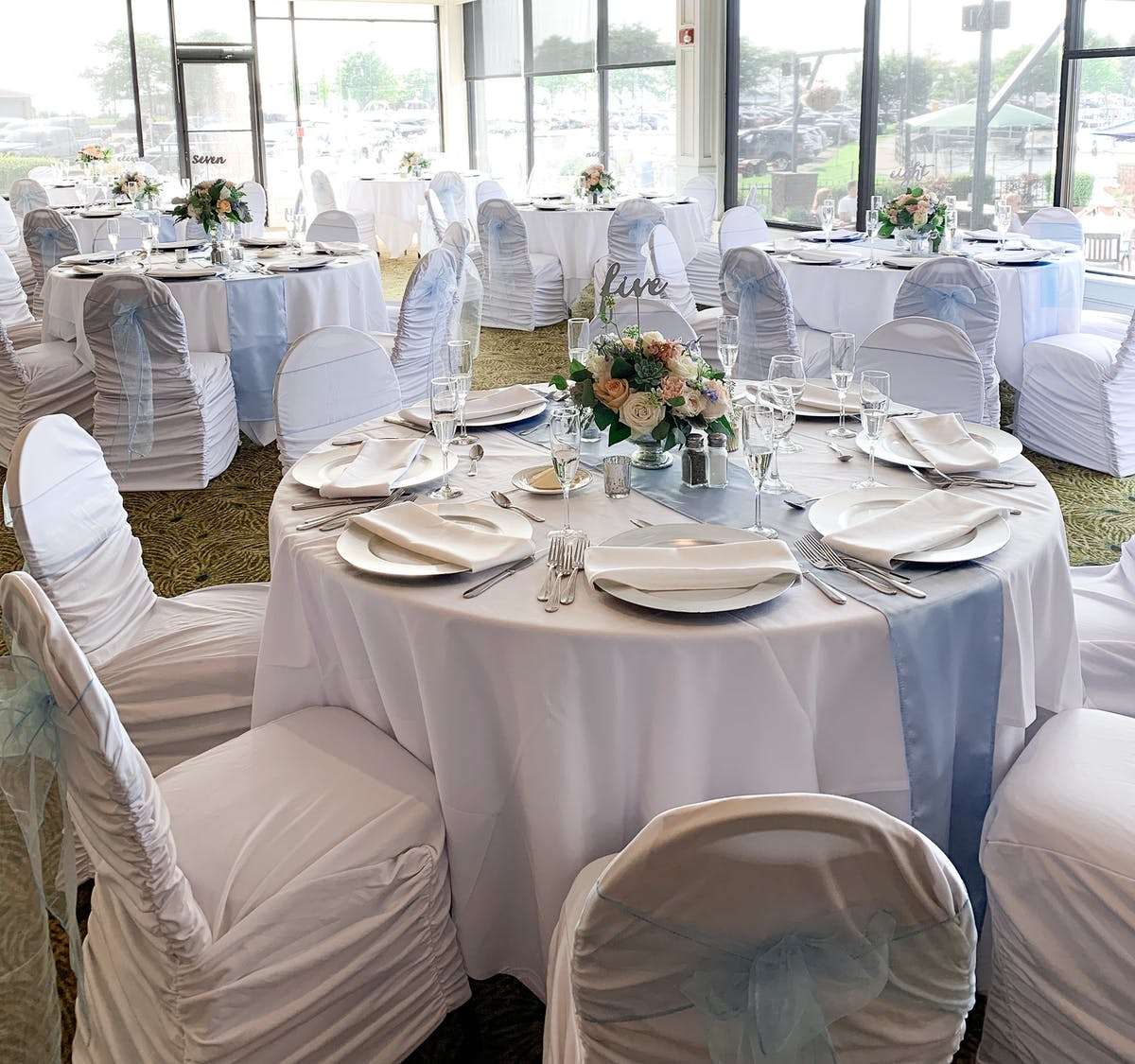 Grand white table covers with decorative flowers