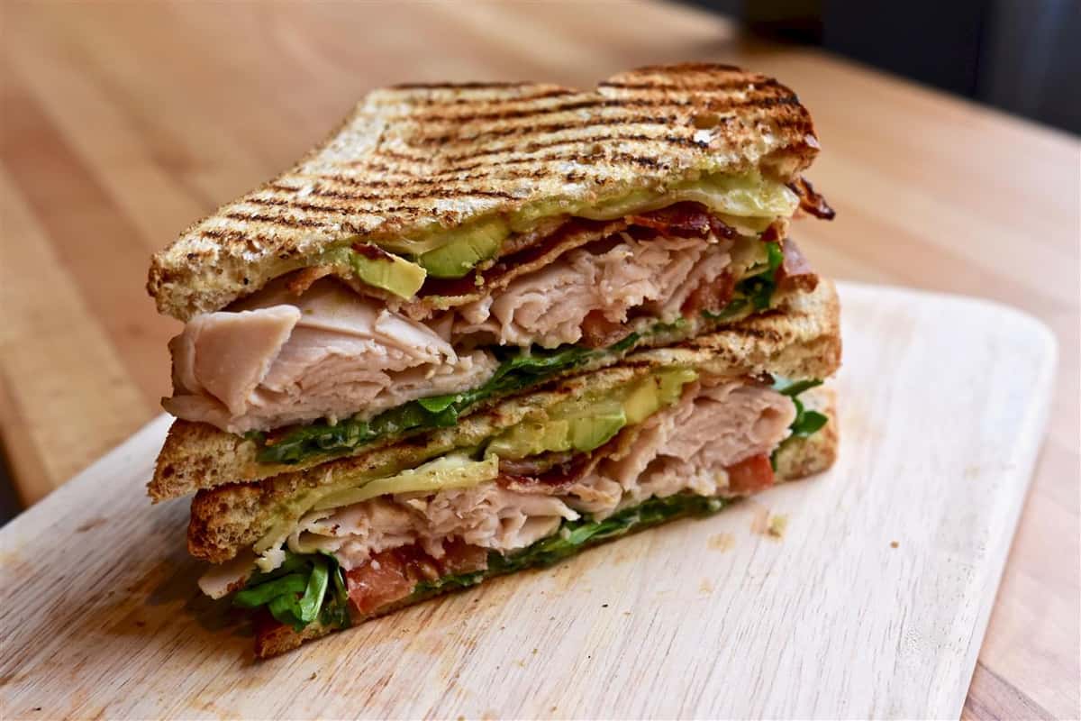 Avocado turkey sandwich
