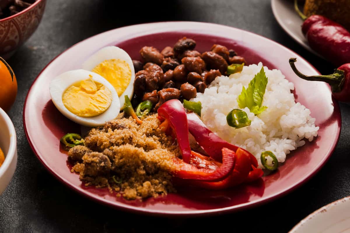 Rice, beans, egg and pepper