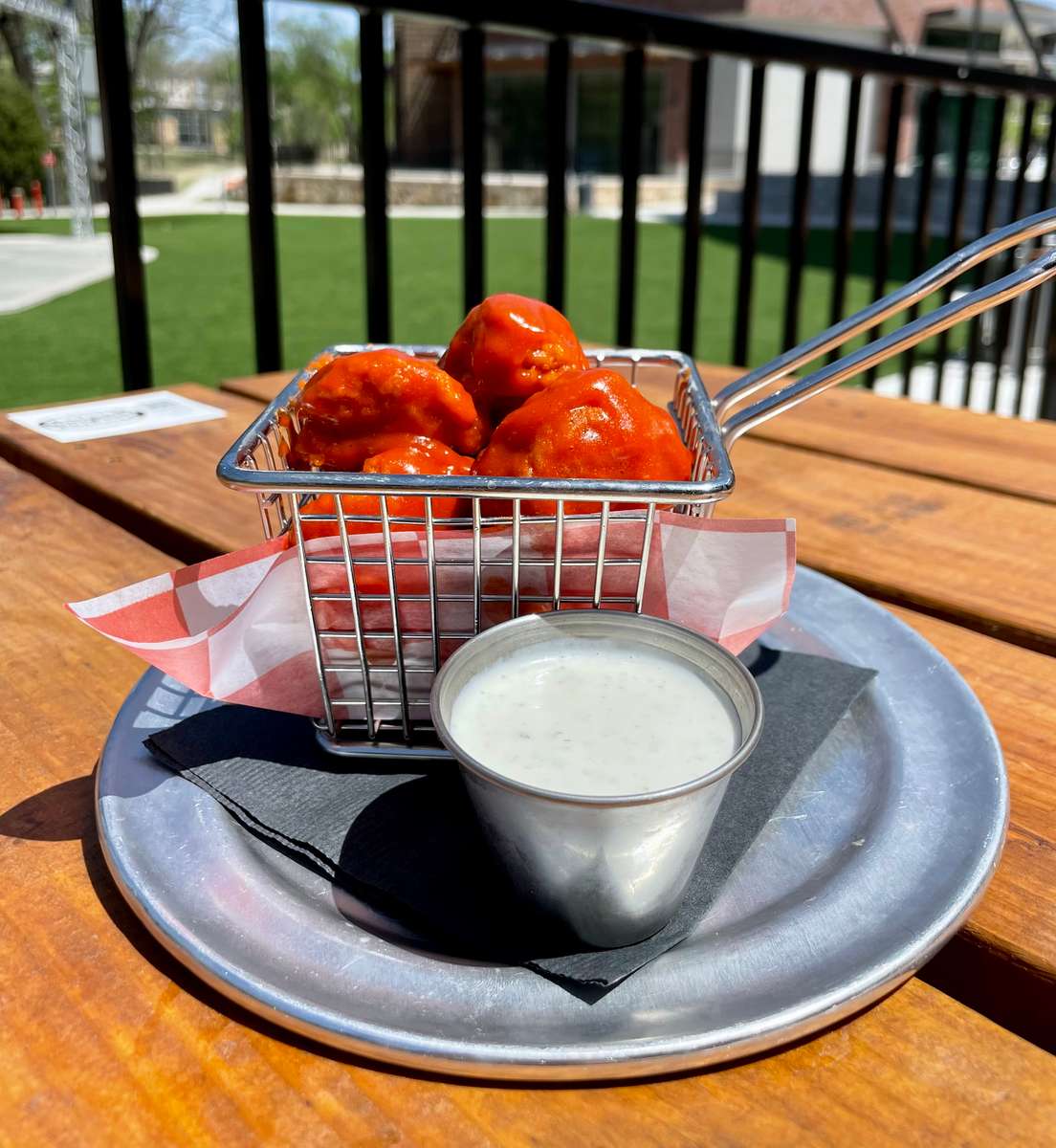 8 - boneless wings with your choice of apricot glaze, black truffle sriracha, garlic parmesan, cajun rub,, buffalo, jim beam bbq, sweet thai chili, or lemon pepper.
ranch or blue cheese
