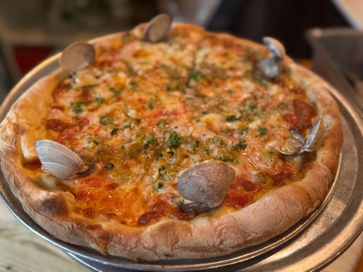 Clam & Garlic Pizza