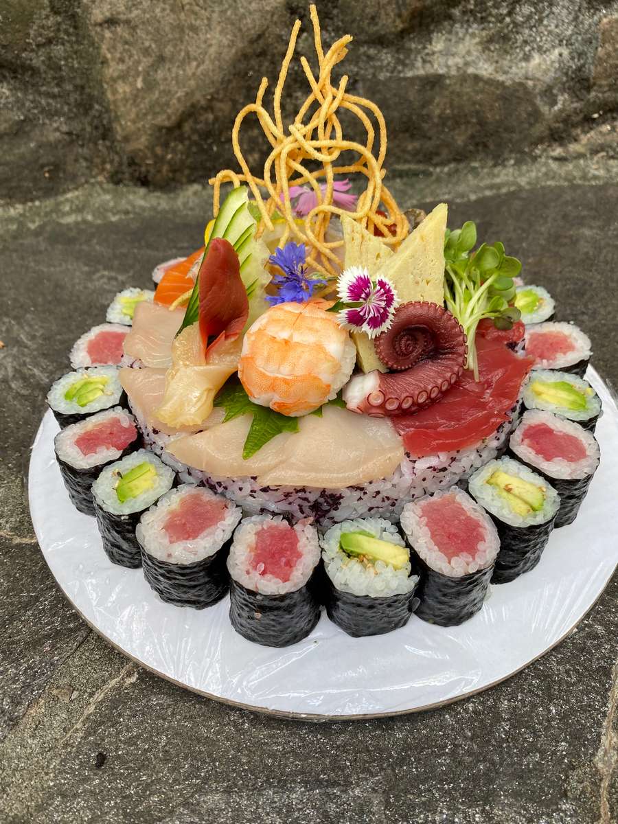 Sushi cake